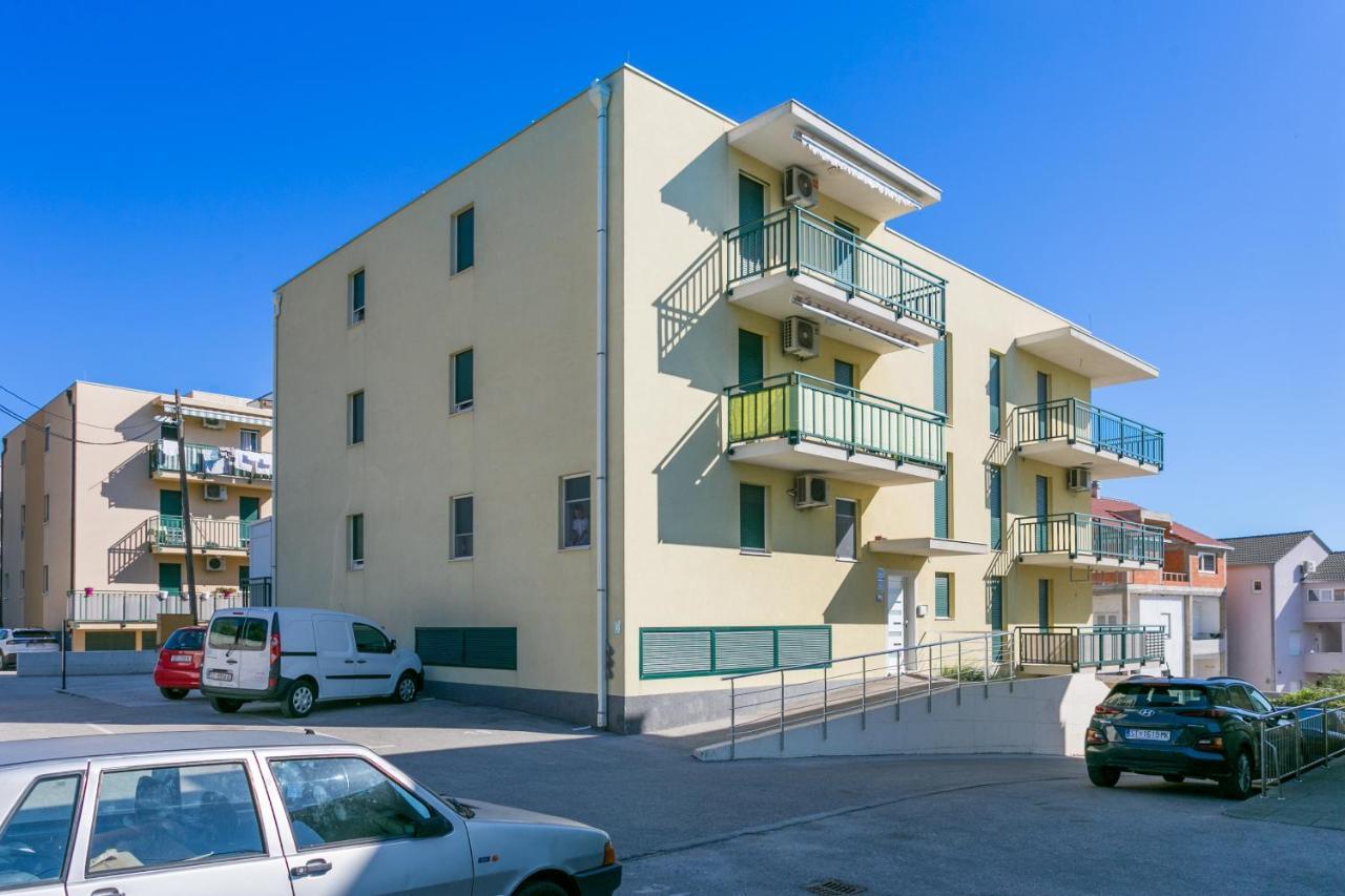 Apartments With A Parking Space Kastel Gomilica, Kastela - 21630 외부 사진