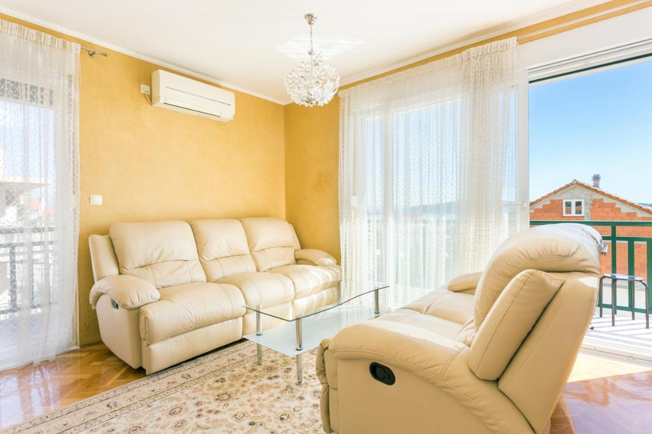 Apartments With A Parking Space Kastel Gomilica, Kastela - 21630 외부 사진